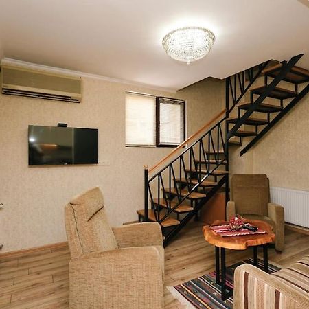Appartamento Cozy House Tbilisi Esterno foto