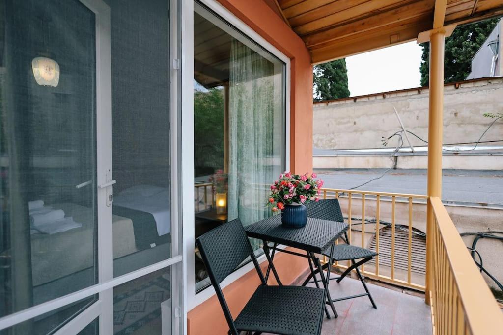 Appartamento Cozy House Tbilisi Esterno foto